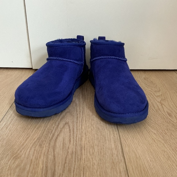 Ugg Ultra Mini boots Naval Blue - size 9 - Picture 1 of 6